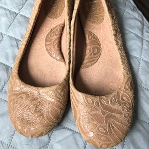 B.O.C. Tan flats. Size 7 women’s.